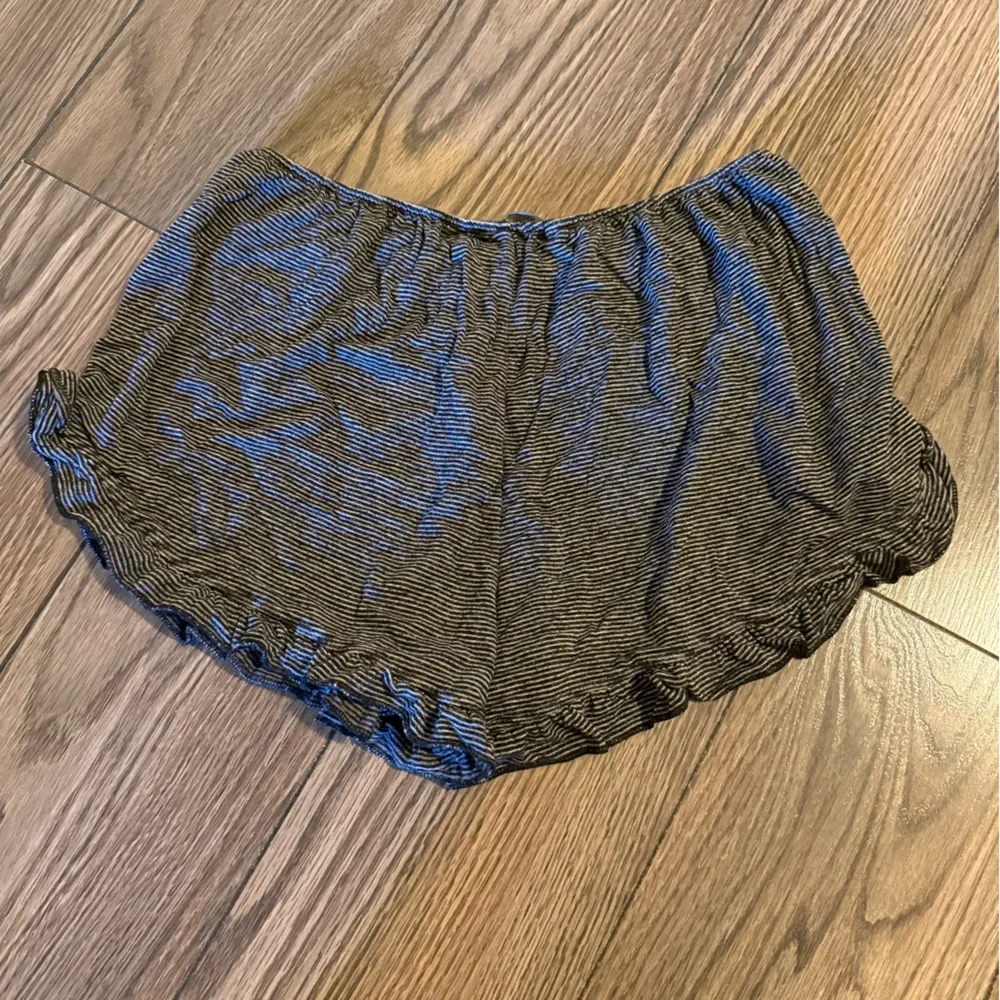 Brandy Melville Black and White Striped Shorts - Picture 3 of 3
